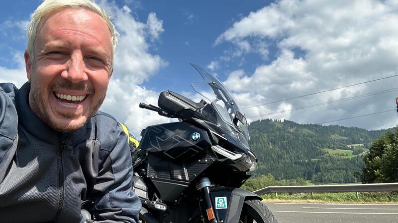 Al GP di Austria con la BMW R1300RT tra gomme forate, sala stampa bellissima e paesaggi da cartolina [VIDEO]