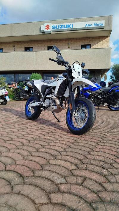 Suzuki DR-Z4SM (2025) nuova