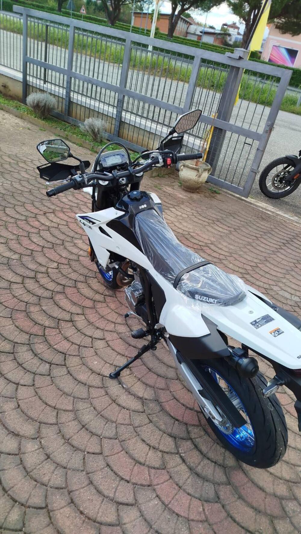 Suzuki DR-Z4SM (2025 - 26) (3)