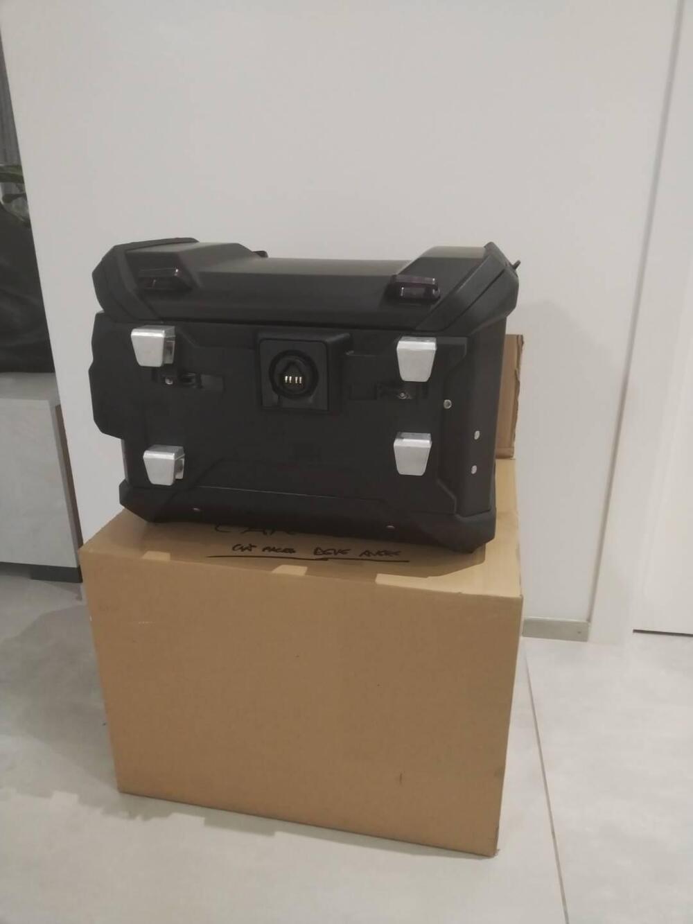 Valigia in alluminio nera Gs 1300 adventure BMW (4)