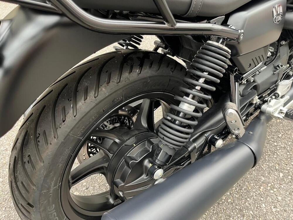 Moto Guzzi V7 Stone (2021 - 24) (11)