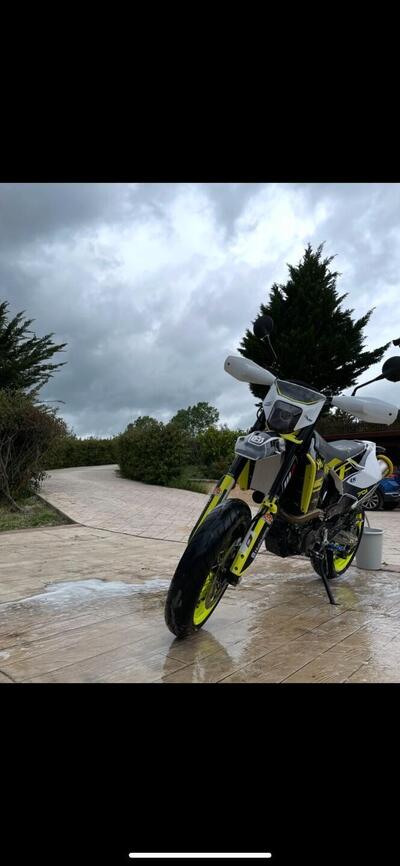 Husqvarna 701 Supermoto (2020) usata