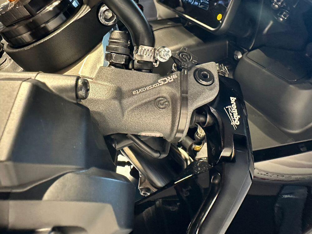 Yamaha YZF R1 (2020 - 25) (4)