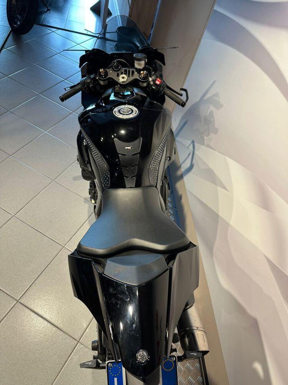 Yamaha YZF R1 (2020 - 25) (6)
