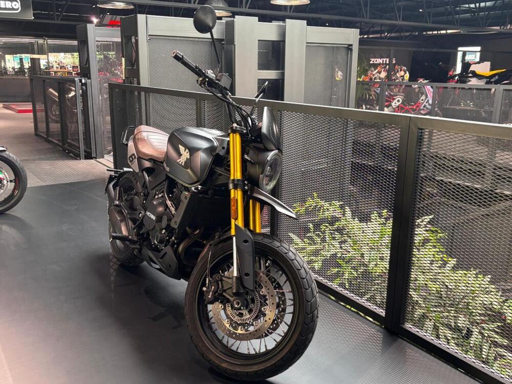 Moto Morini SEIEMMEZZO SCR (2022 - 26) (2)