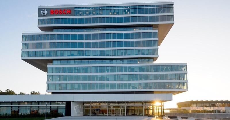 Bosch licenzia 13.000 dipendenti: il colosso dell&#039;auto in ginocchio per la crisi del settore