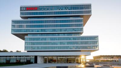 Bosch licenzia 13.000 dipendenti: il colosso dell&#039;auto in ginocchio per la crisi del settore