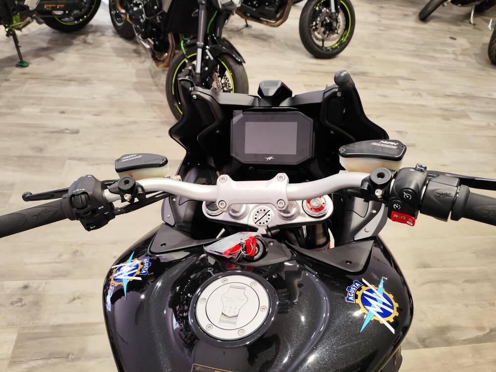 MV Agusta Turismo Veloce 800 Lusso (2021 - 23) (19)