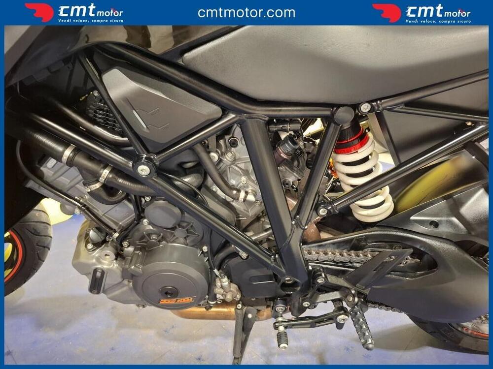 KTM 1290 Super Duke R (2019) (6)