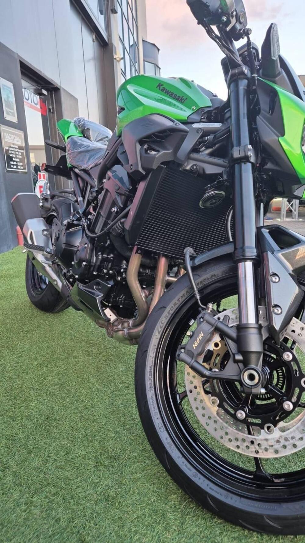 Kawasaki Z 900 (2025 - 26) (4)