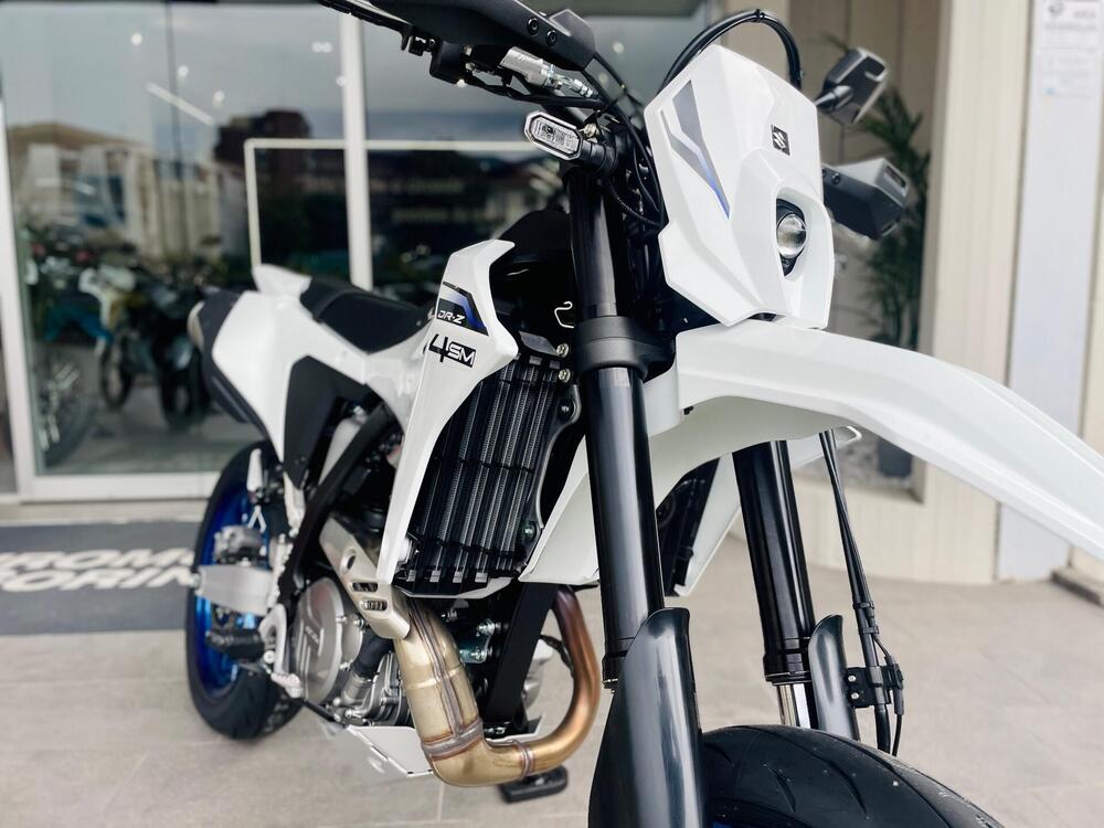 Suzuki DR-Z4SM (2025) (4)