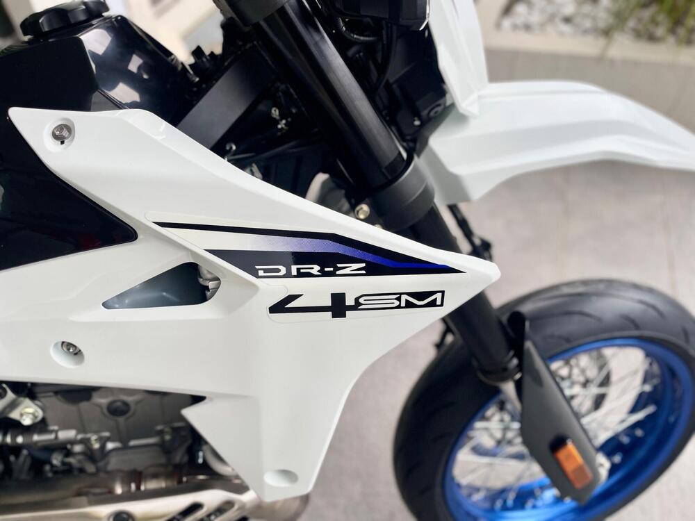 Suzuki DR-Z4SM (2025) (5)