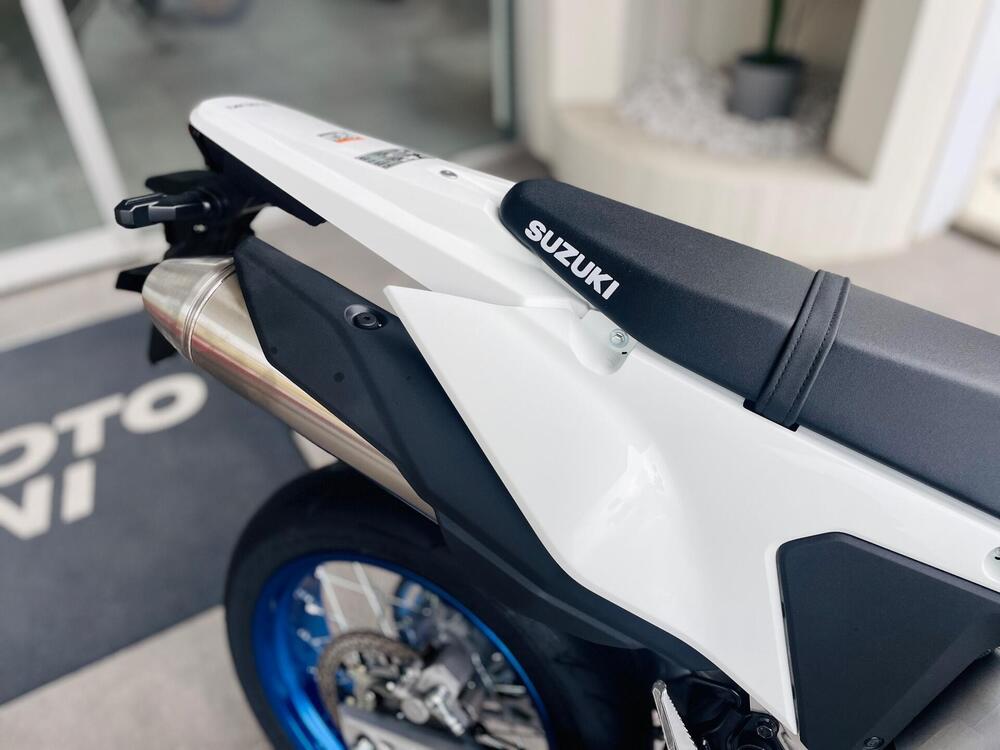 Suzuki DR-Z4SM (2025) (6)