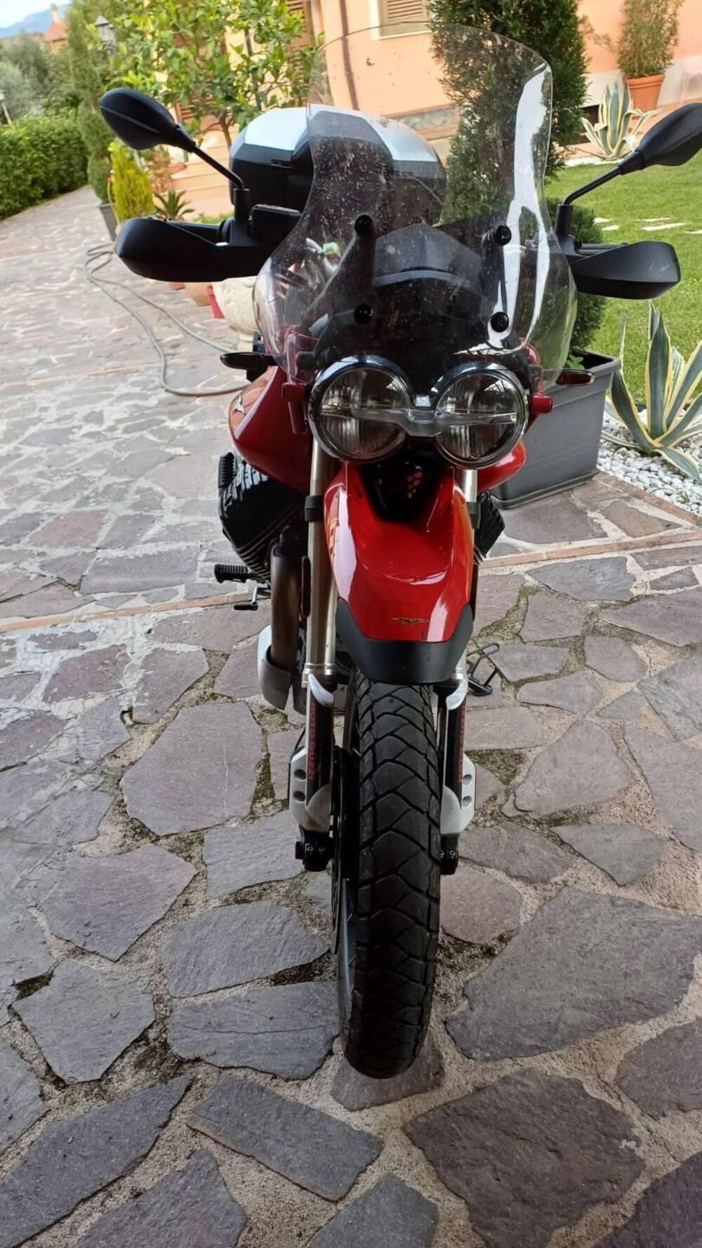 Moto Guzzi V85 TT Evocative Graphics (2021 - 23) (3)