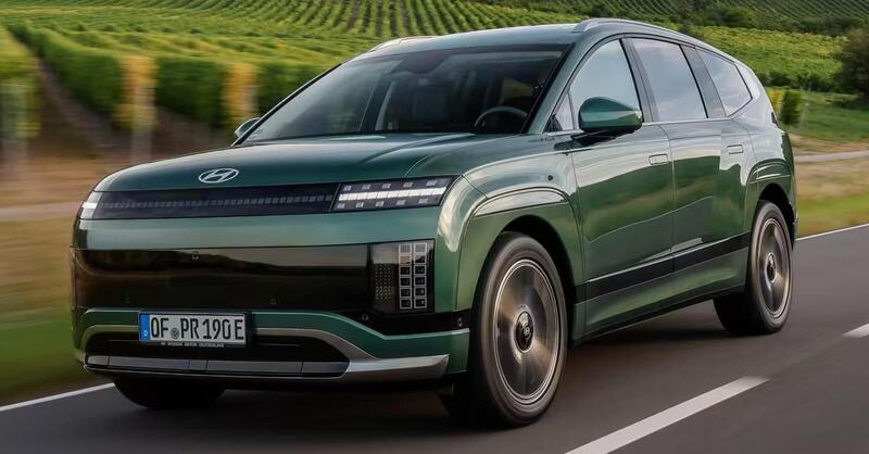 Hyundai Ioniq 9, allestimenti e prezzi del maxi SUV coreano da 7 posti