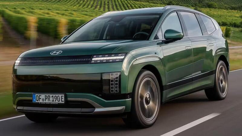 Hyundai Ioniq 9, allestimenti e prezzi del maxi SUV coreano da 7 posti