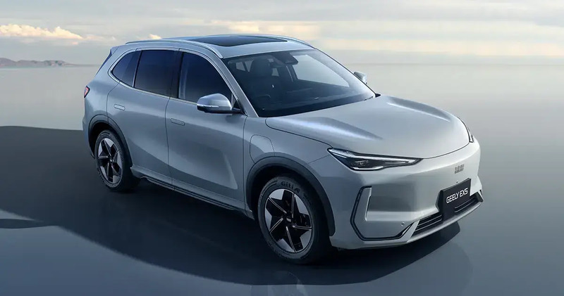 Nuova Geely EX5: scende in campo e le ha tutte contro. Top e Flop