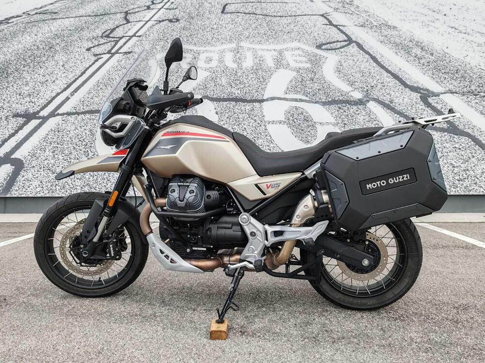 Moto Guzzi V85 TT Travel (2024 - 26) (2)