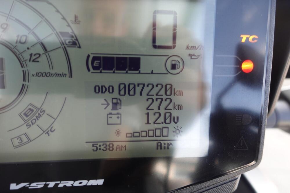 Suzuki V-Strom 1050 Machi (2021) (3)