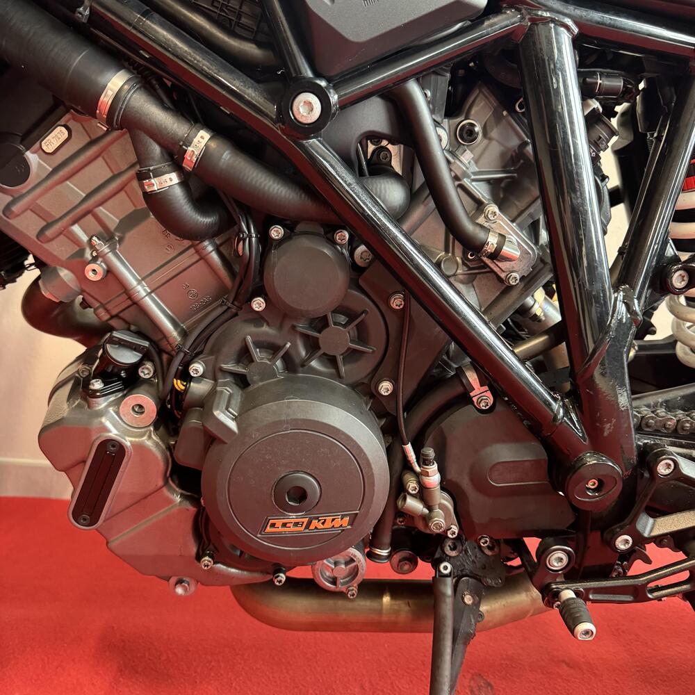 KTM 1290 Super Duke R (2019) (7)