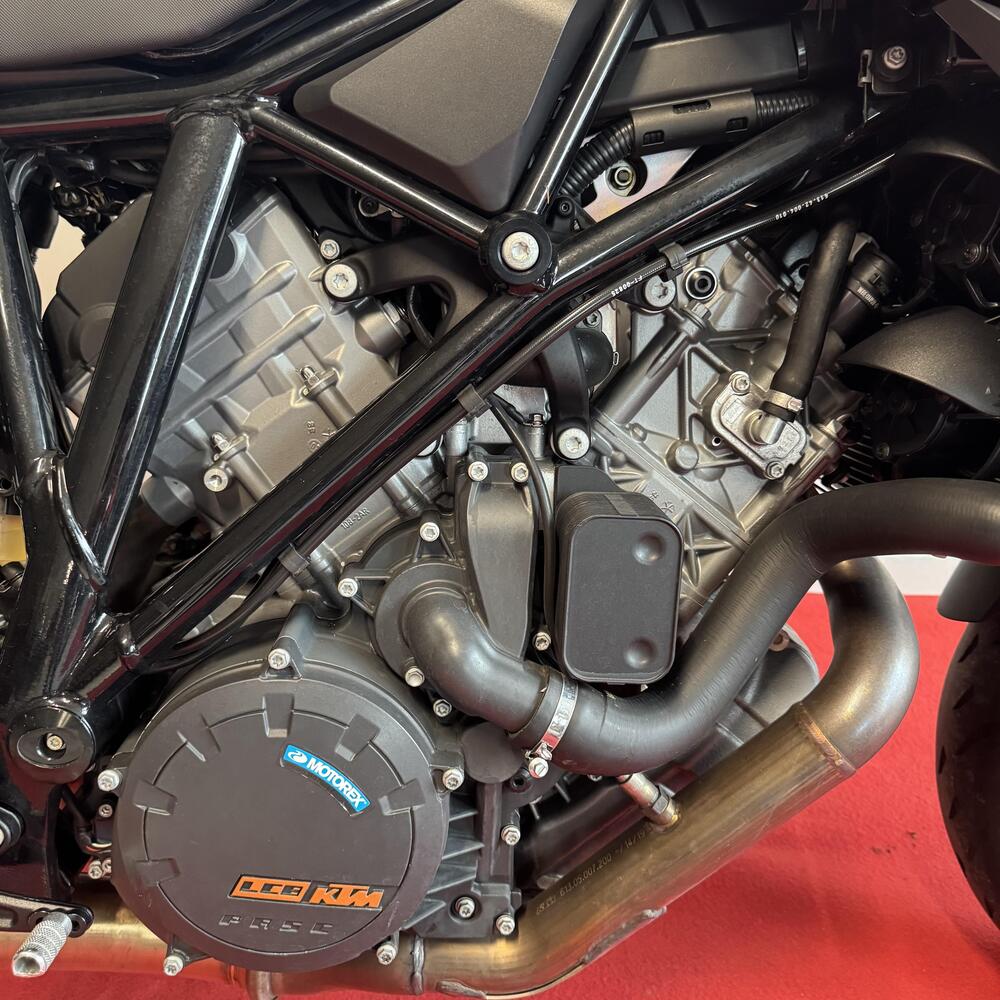 KTM 1290 Super Duke R (2019) (8)