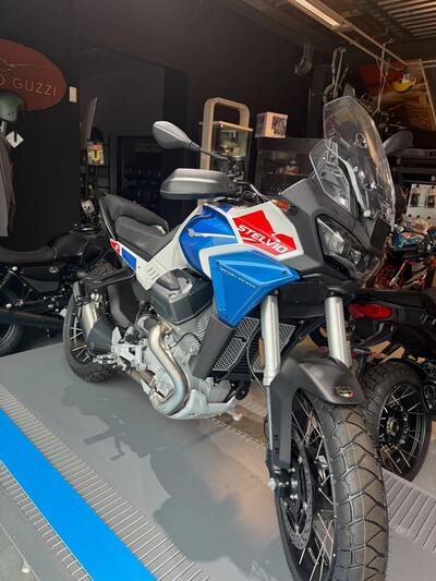 Moto Guzzi Stelvio Duecento Tributo (2025) nuova