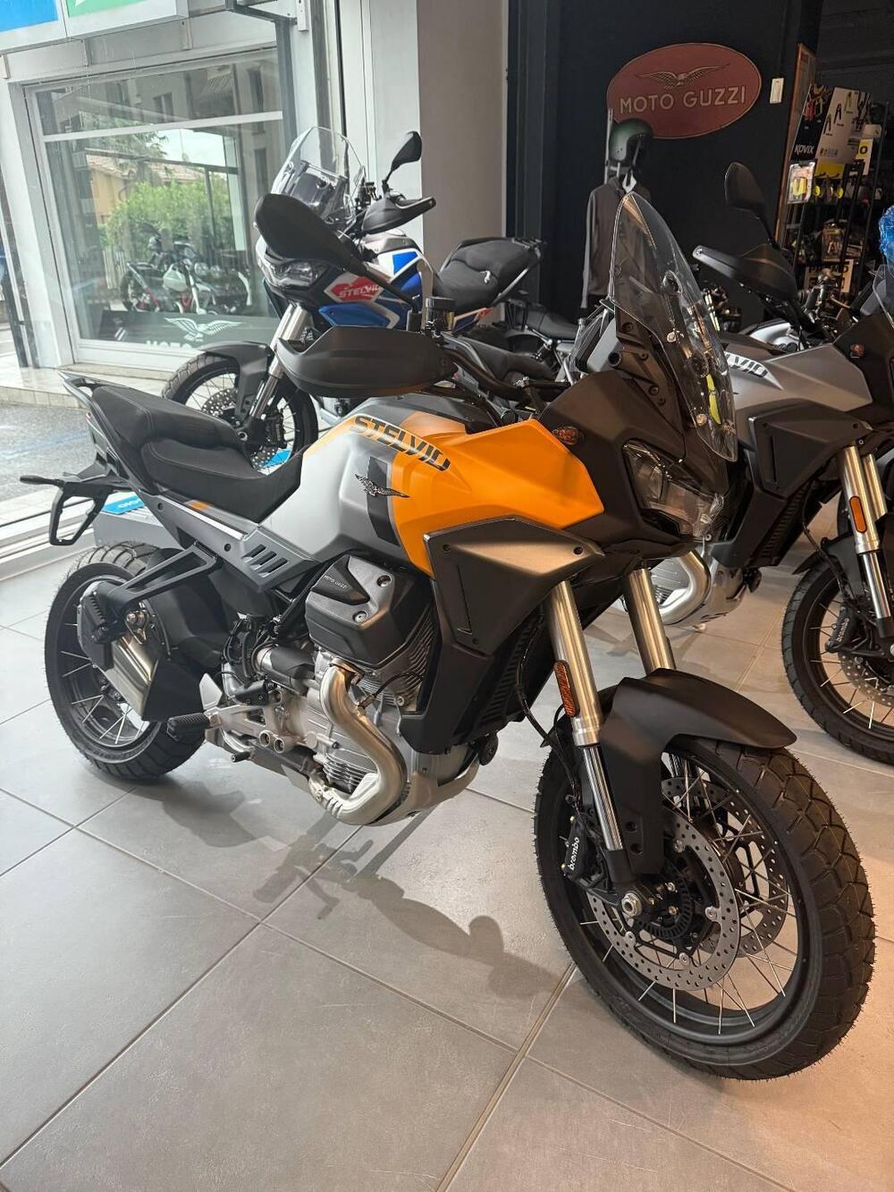Moto Guzzi Stelvio (2024 - 26)