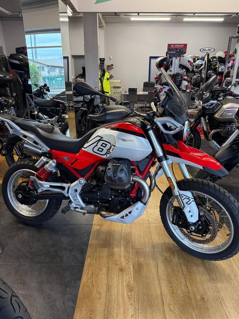 Moto Guzzi V85 TT (2024 - 26) (2)