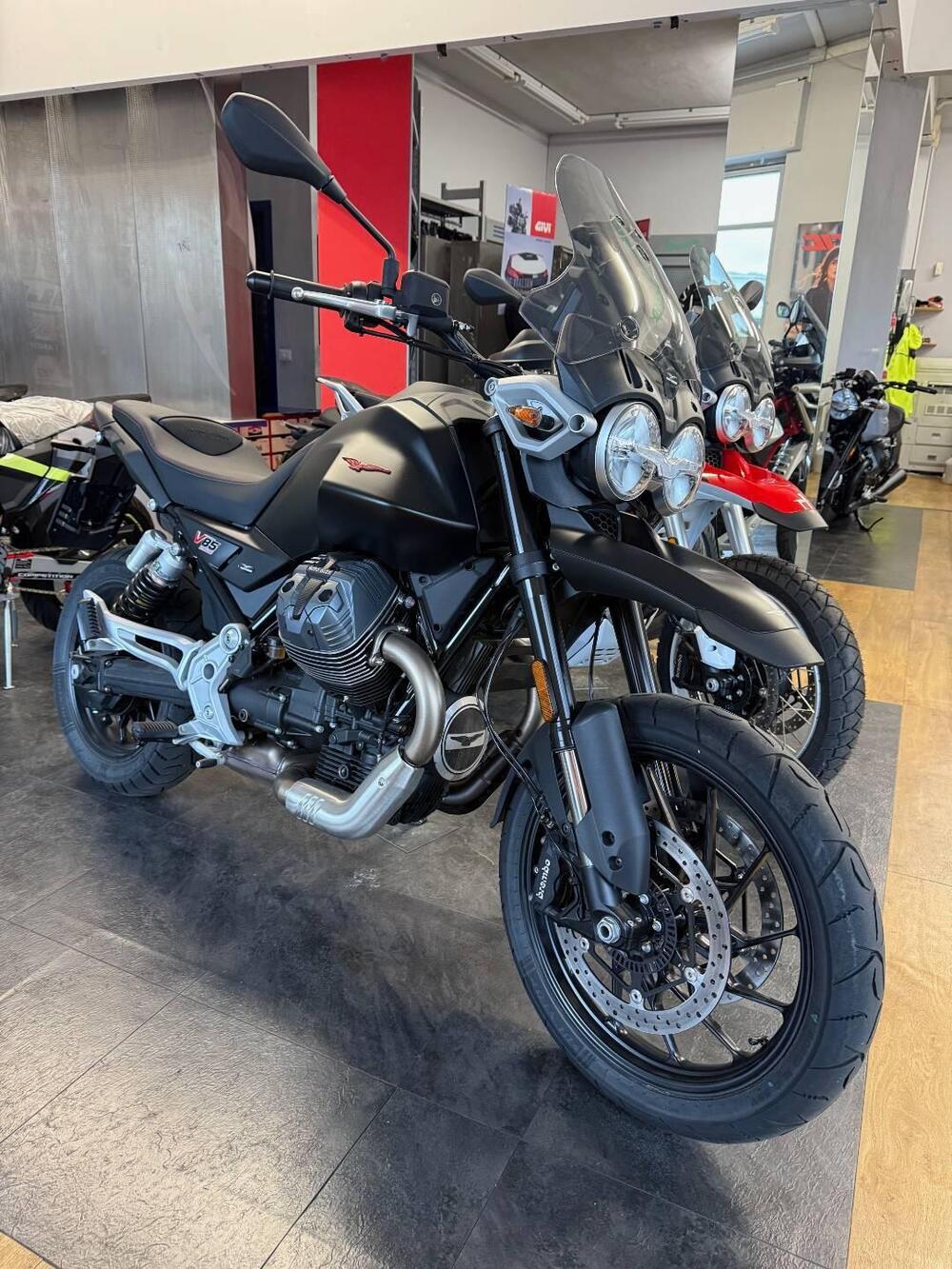 Moto Guzzi V85 Strada (2024 - 26)