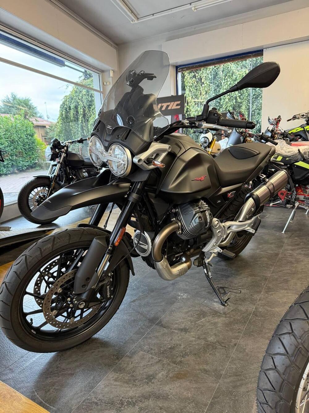 Moto Guzzi V85 Strada (2024 - 26) (2)