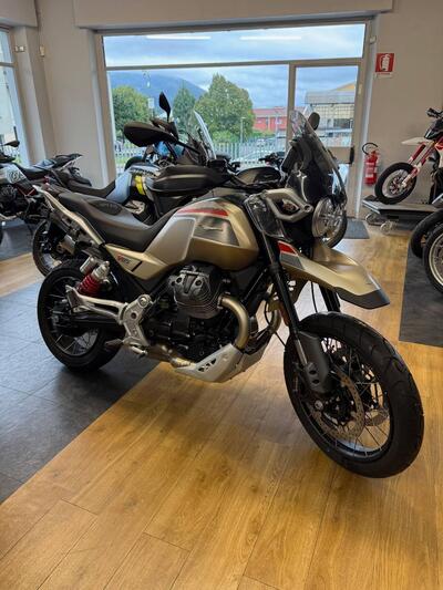 Moto Guzzi V85 TT Travel (2024 - 25) nuova