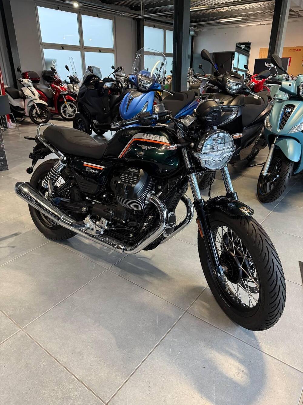 Moto Guzzi V7 Special (2025 - 26) (2)