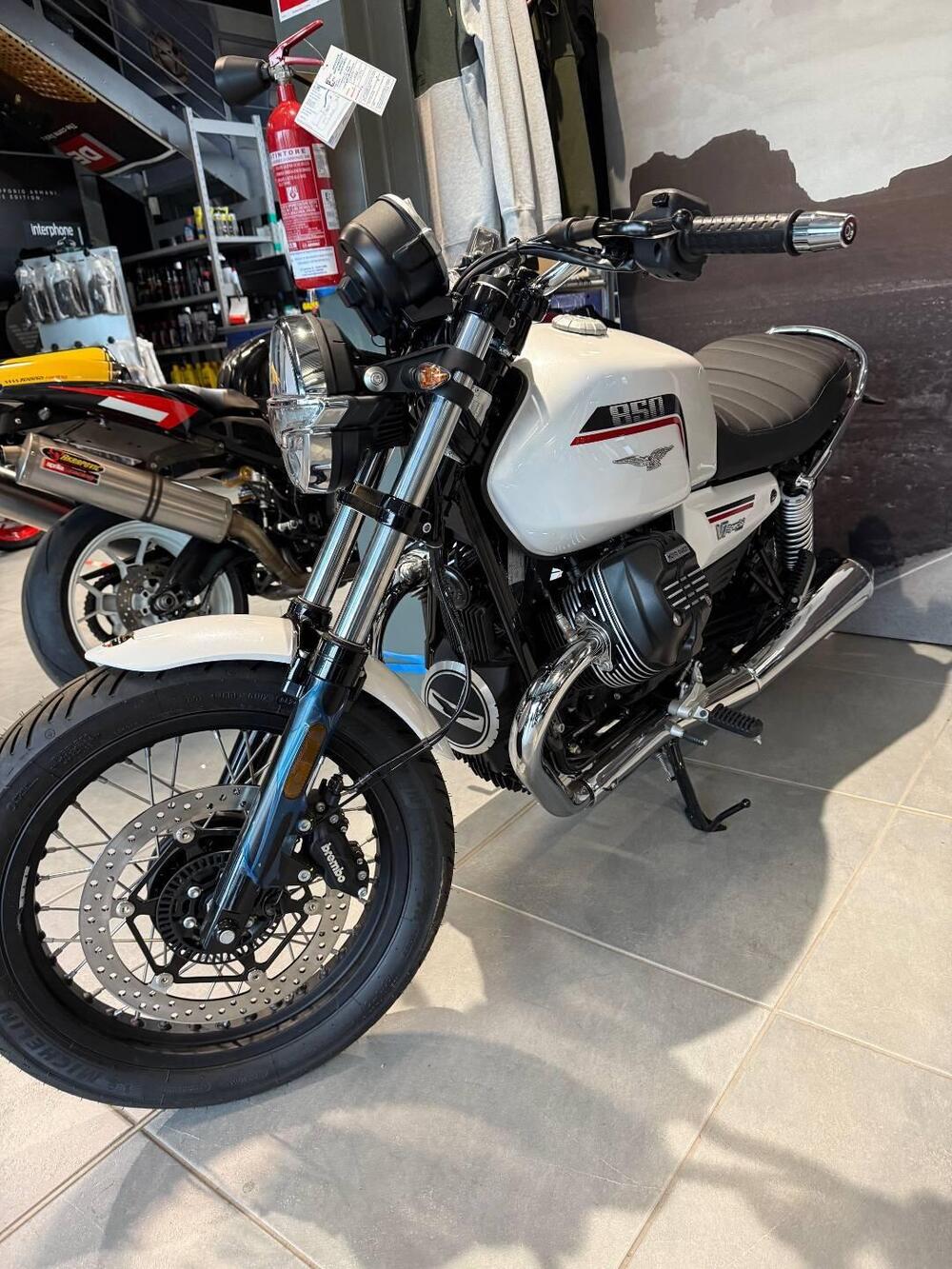Moto Guzzi V7 Special (2025 - 26) (3)