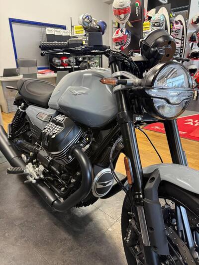 Moto Guzzi V7 Sport (2025) nuova