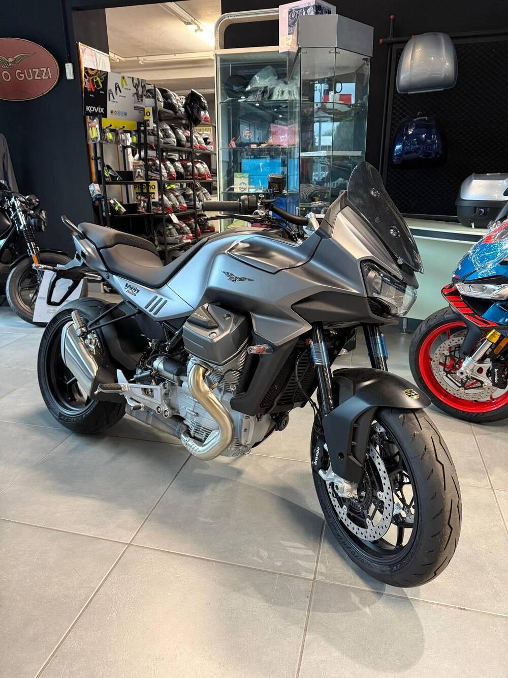 Moto Guzzi V100 Mandello (2025 - 26)