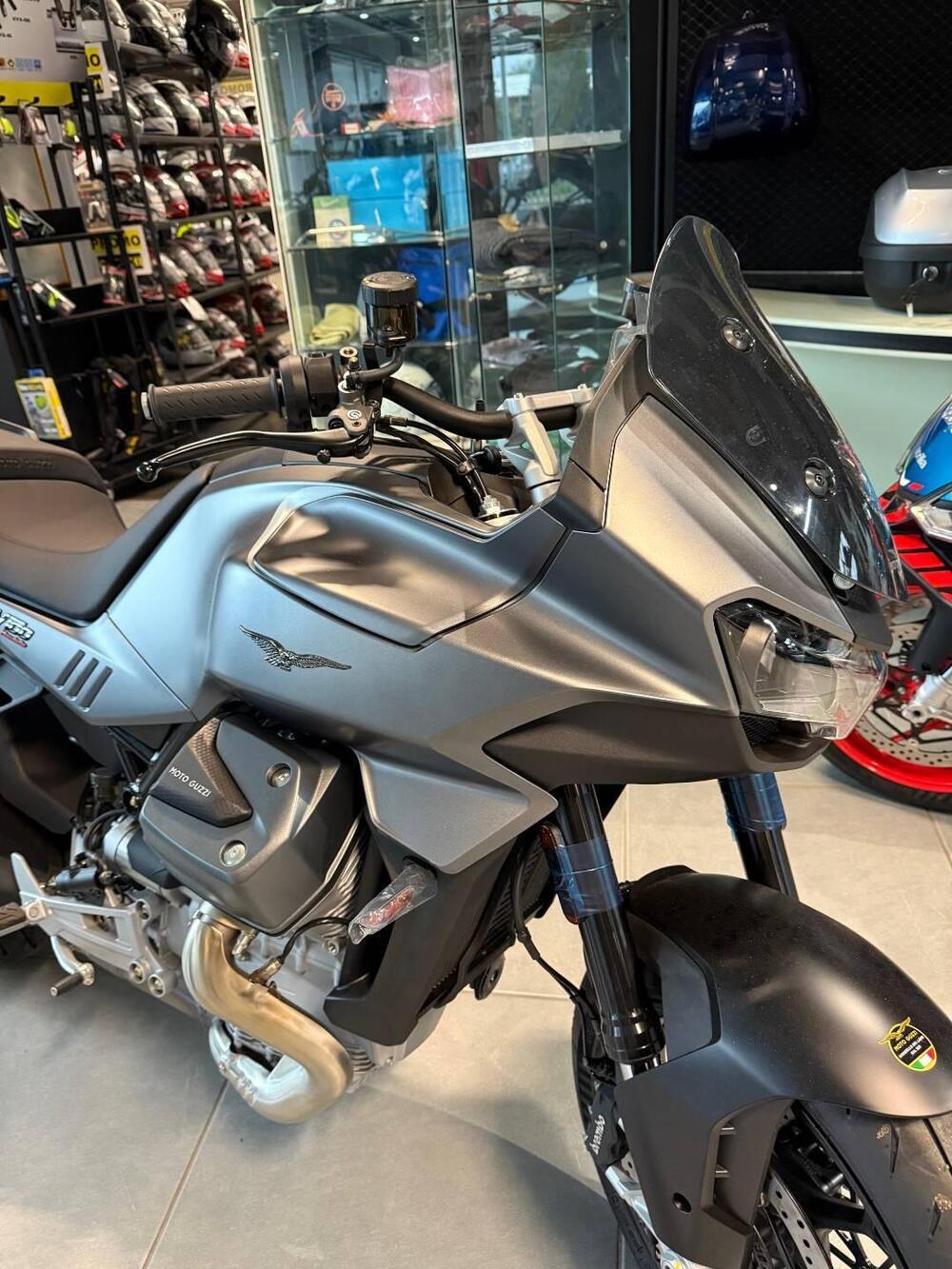 Moto Guzzi V100 Mandello (2025 - 26) (2)