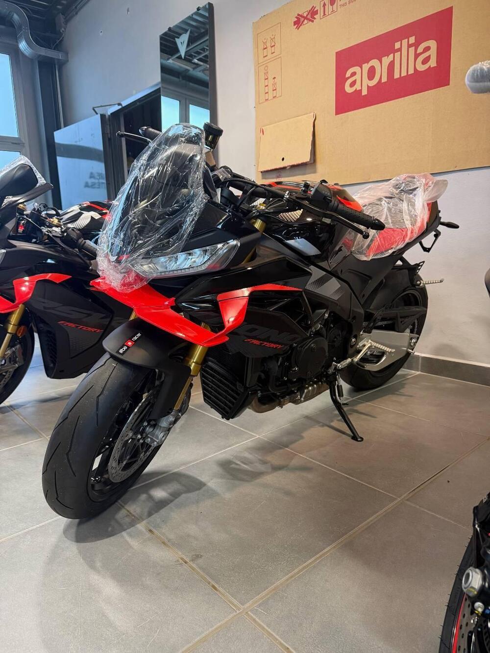 Aprilia Tuono V4 Factory (2025 - 26) (2)