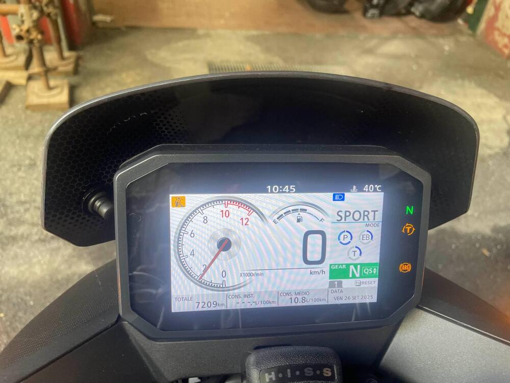 Honda CB 750 Hornet (2023 - 24) (4)