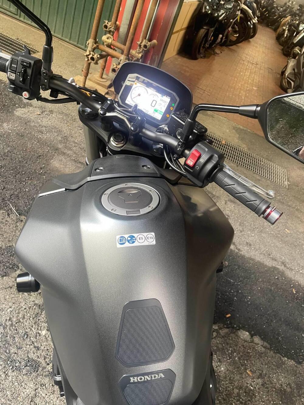 Honda CB 750 Hornet (2023 - 24) (7)