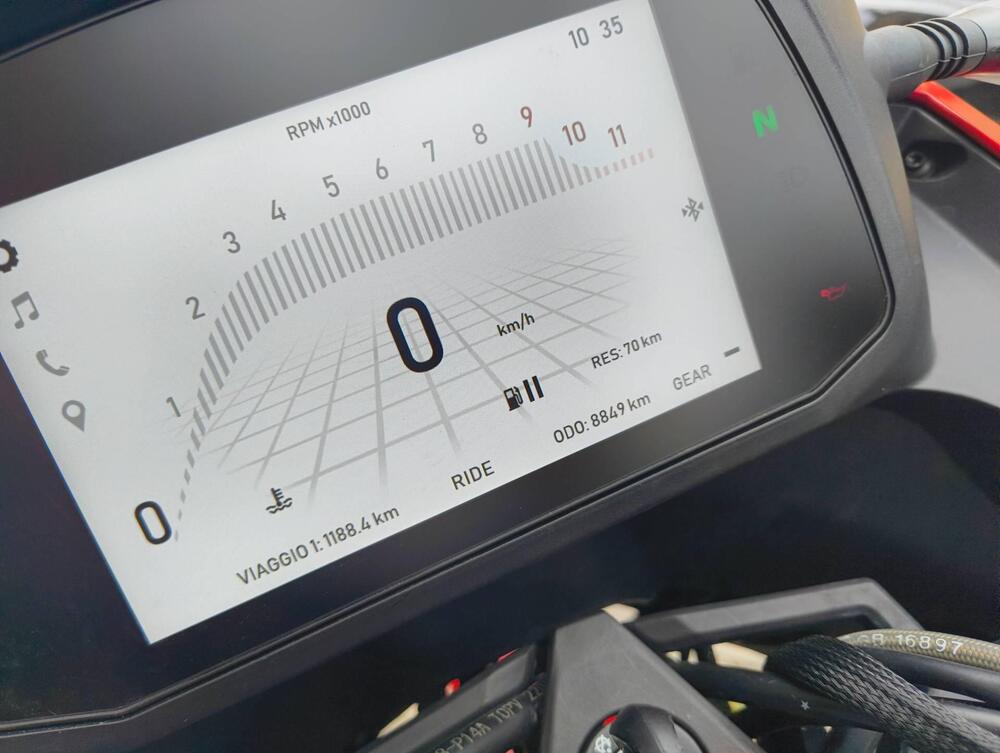 Moto Morini X-Cape 650 Gold Wheels Edition (2022 - 26) (6)