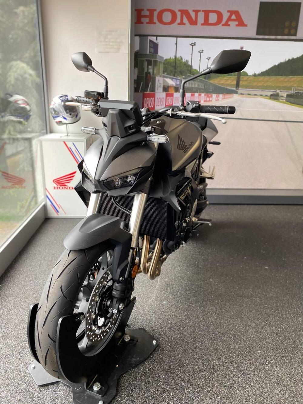 Honda CB 1000 Hornet (2025 - 26) (3)