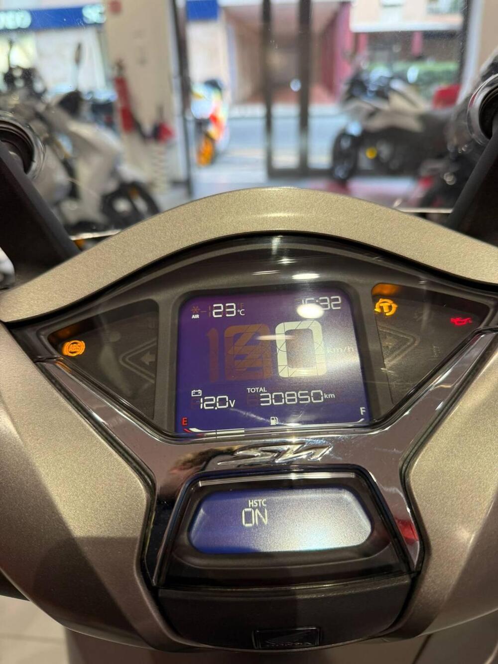 Honda SH 350 (2021 - 24) (6)