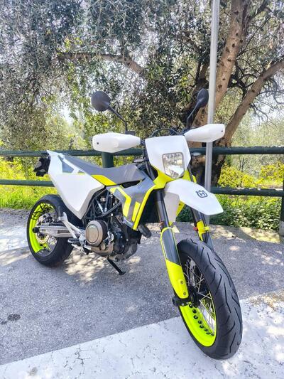 Husqvarna 701 Supermoto (2022) usata