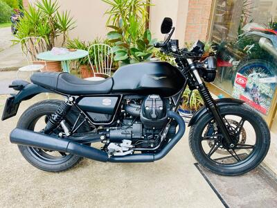 Moto Guzzi V7 Stone (2021 - 24) usata