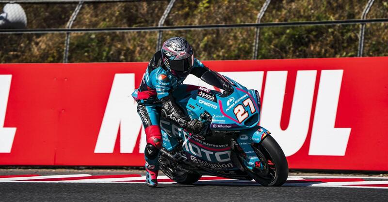 MotoGP 2025. GP del Giappone. Moto2: vittoria di Dani Holgado! Sesto Tony Arbolino, dolorante per l&#039;operazione al braccio destro 