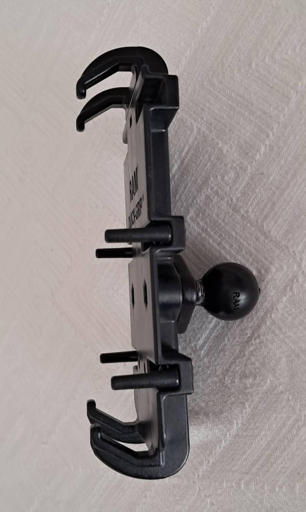 Porta cellulare moto Ram Mount (4)