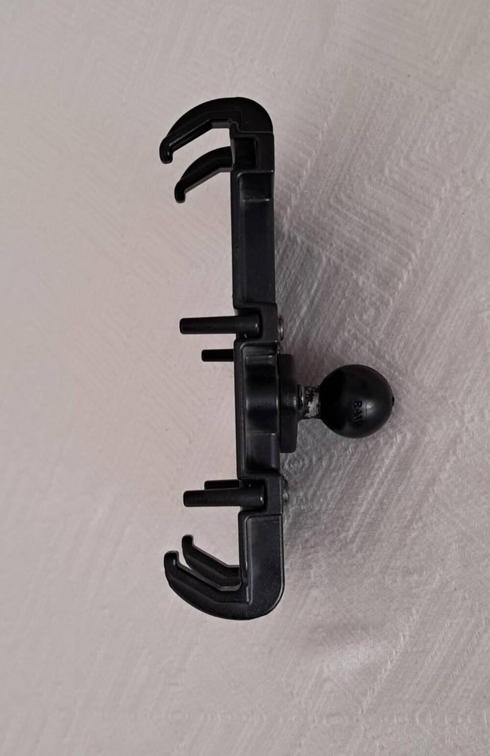 Porta cellulare moto Ram Mount (6)