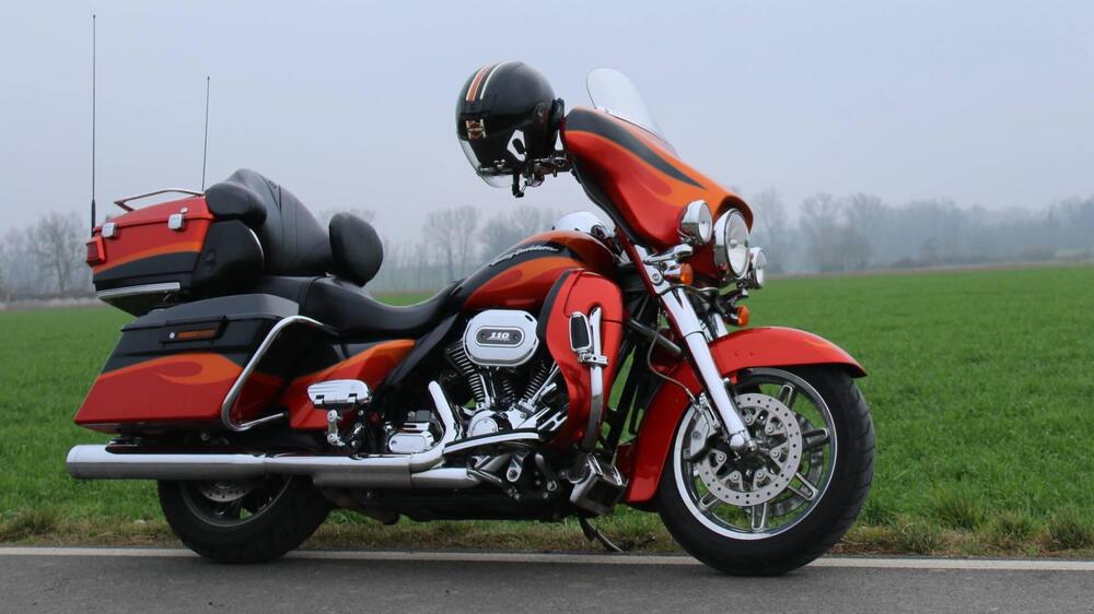 Harley-Davidson 1800 Electra Glide Ultra Classic (2012 - 13) - FLHTCUSE (2)