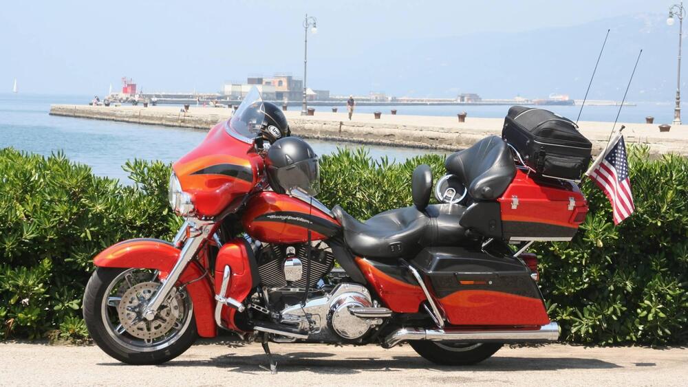 Harley-Davidson 1800 Electra Glide Ultra Classic (2012 - 13) - FLHTCUSE (3)