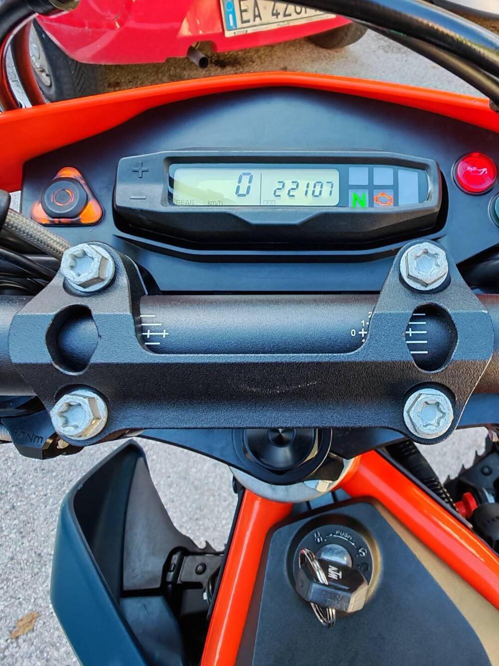 KTM 690 SMC R (2023 - 25) (3)